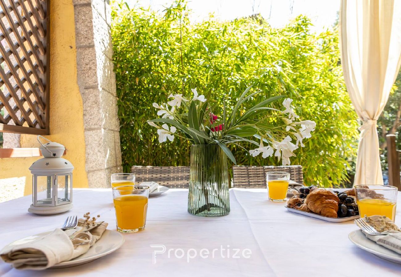 Chalet en Golfo Aranci - Villetta by Propertize - idromassaggio e patio