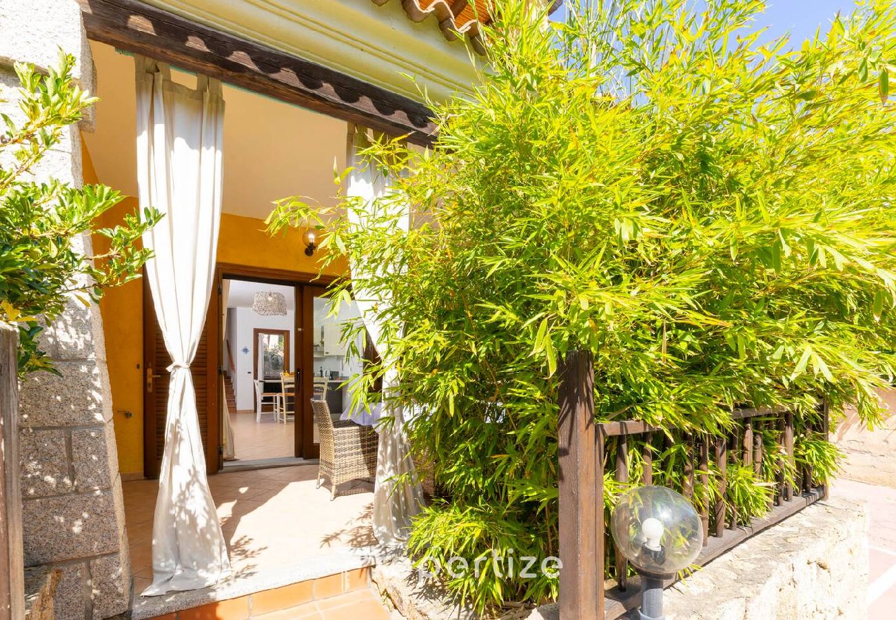 Chalet w Golfo Aranci - Villetta by Propertize - idromassaggio e patio