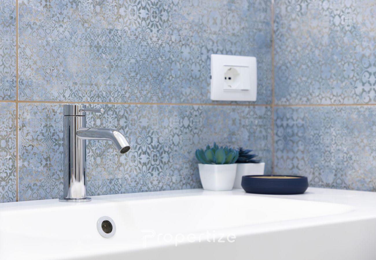 Apartament w Monserrato - Blu Appartamento Moderno